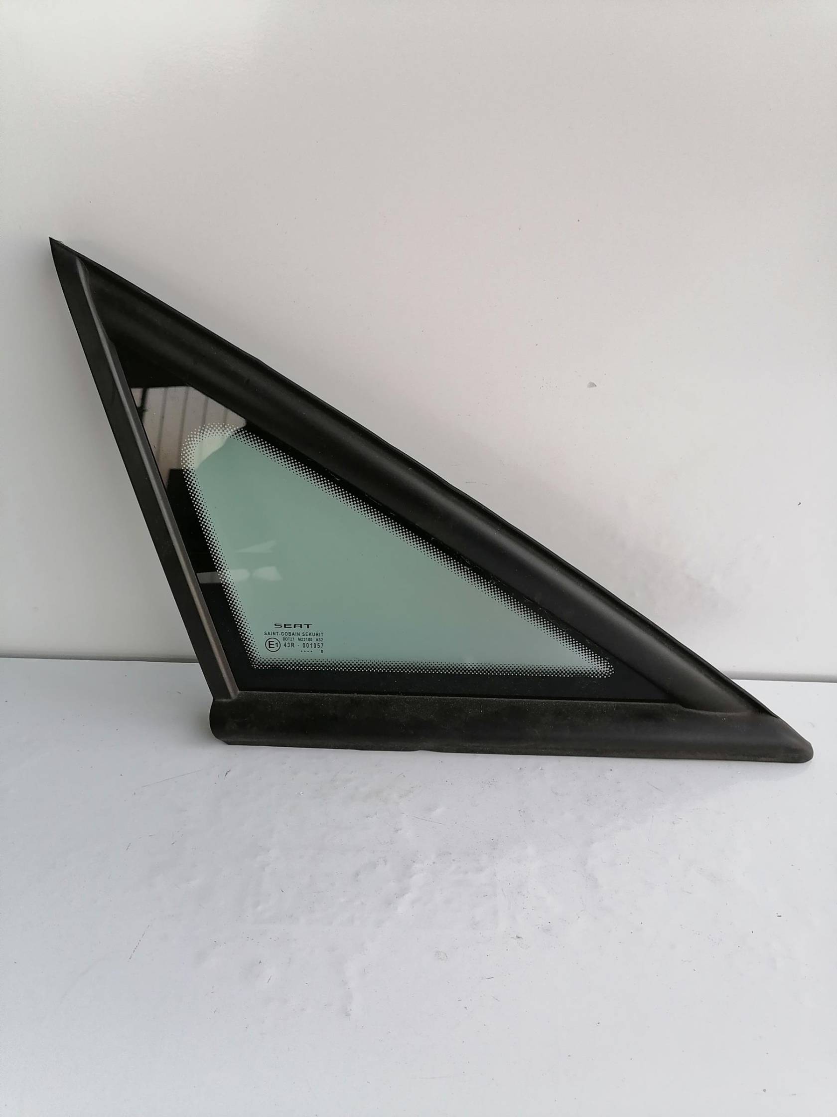 Fisso parafango ant. dx.